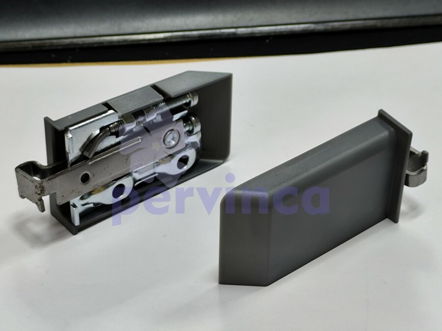 Adjustable cabinet hanger